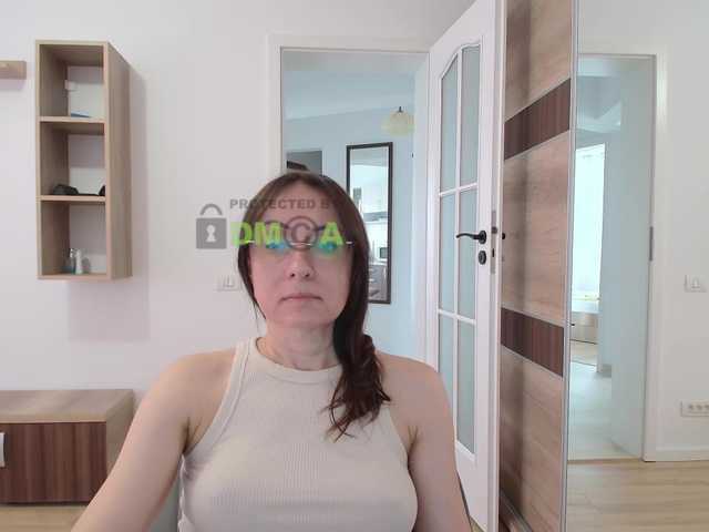 dulcesiomar8 live cam on BongaCams