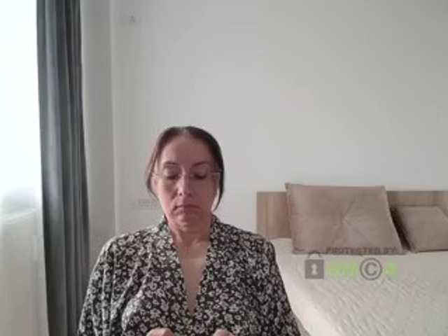 dulcesiomar8 live cam on BongaCams