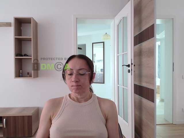 dulcesiomar8 live cam on BongaCams