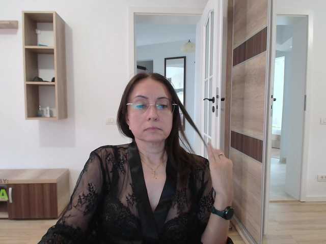 dulcesiomar8 live cam on BongaCams