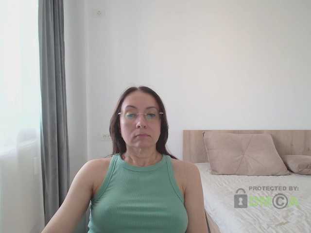 dulcesiomar8 live cam on BongaCams