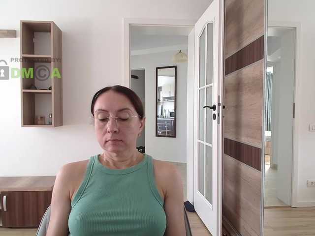 dulcesiomar8 live cam on BongaCams