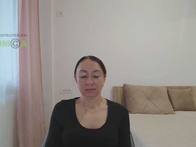 dulcesiomar8 live cam on BongaCams