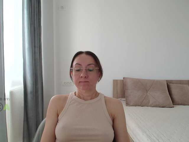 dulcesiomar8 live cam on BongaCams