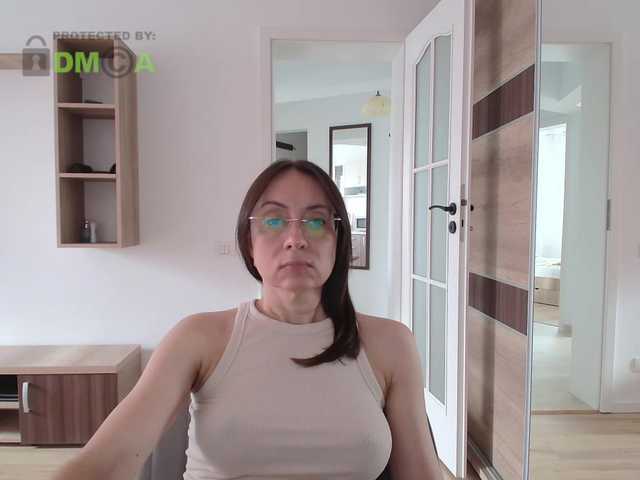 dulcesiomar8 live cam on BongaCams