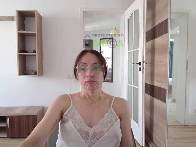 dulcesiomar8 live cam on BongaCams