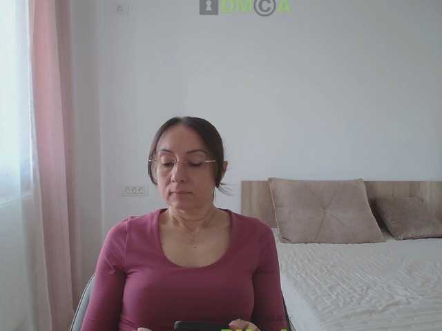 dulcesiomar8 live cam on BongaCams