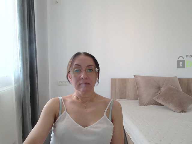 dulcesiomar8 live cam on BongaCams