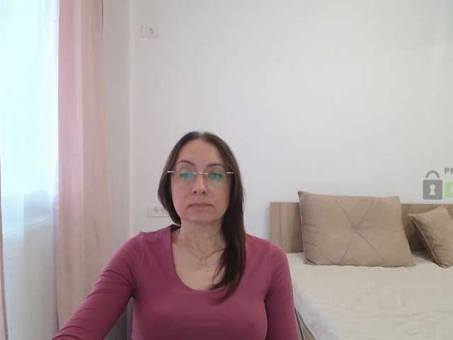 dulcesiomar8 live cam on BongaCams