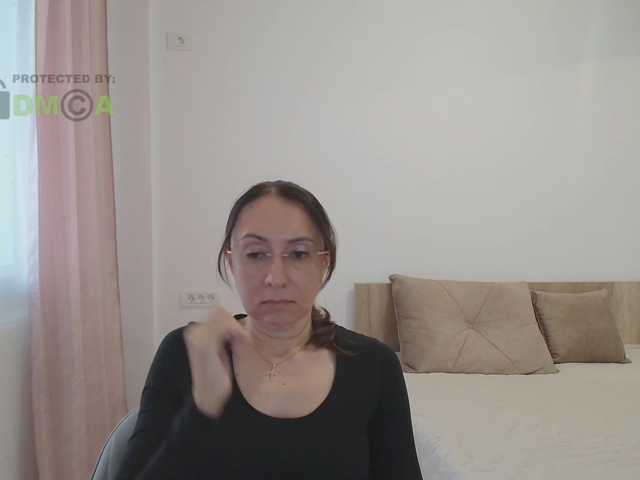 dulcesiomar8 live cam on BongaCams