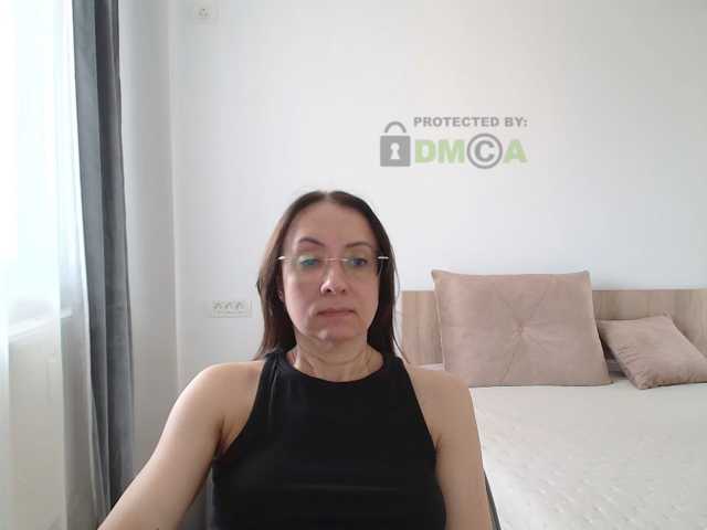 dulcesiomar8 live cam on BongaCams