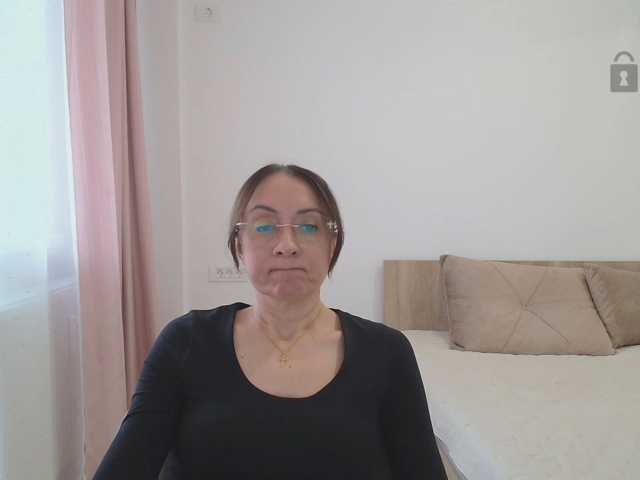 dulcesiomar8 live cam on BongaCams