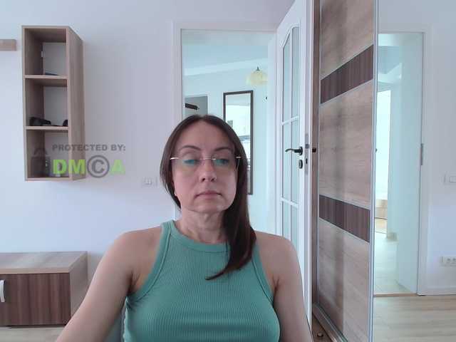dulcesiomar8 live cam on BongaCams