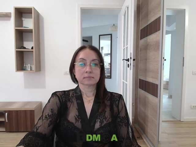 dulcesiomar8 live cam on BongaCams