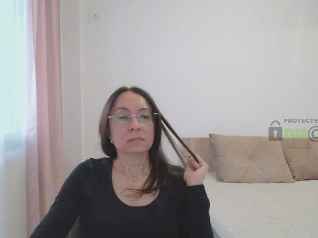 dulcesiomar8 live cam on BongaCams
