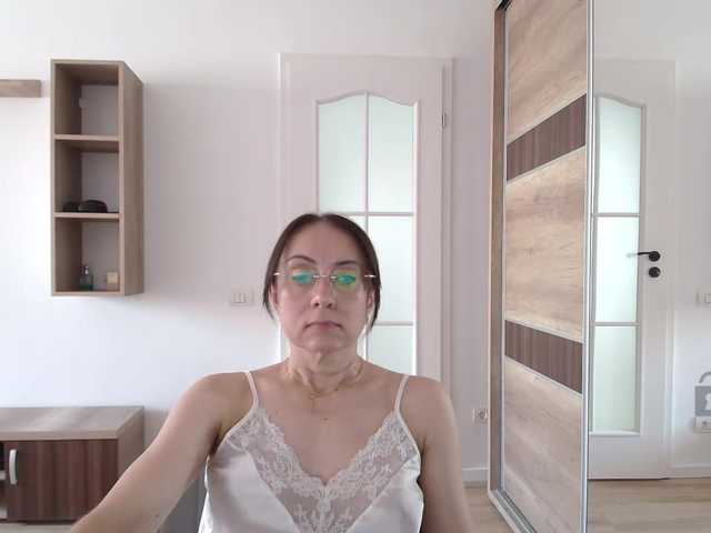 dulcesiomar8 live cam on BongaCams