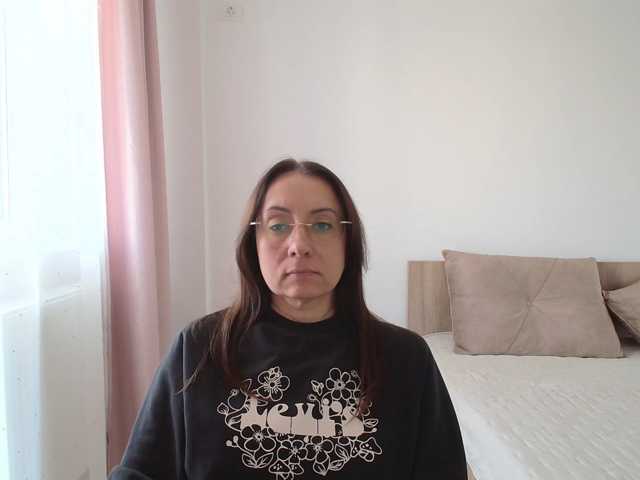 dulcesiomar8 live cam on BongaCams