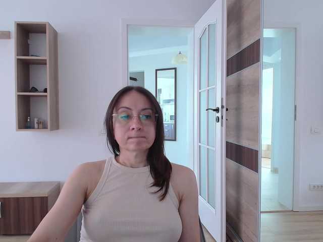 dulcesiomar8 live cam on BongaCams