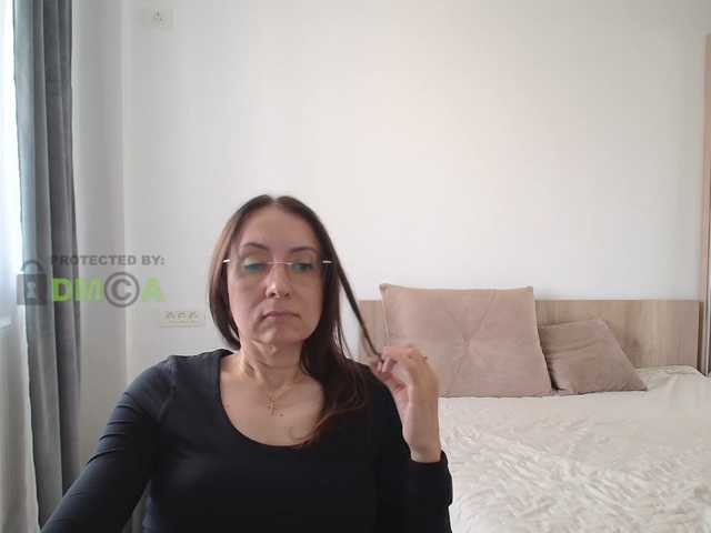 dulcesiomar8 live cam on BongaCams