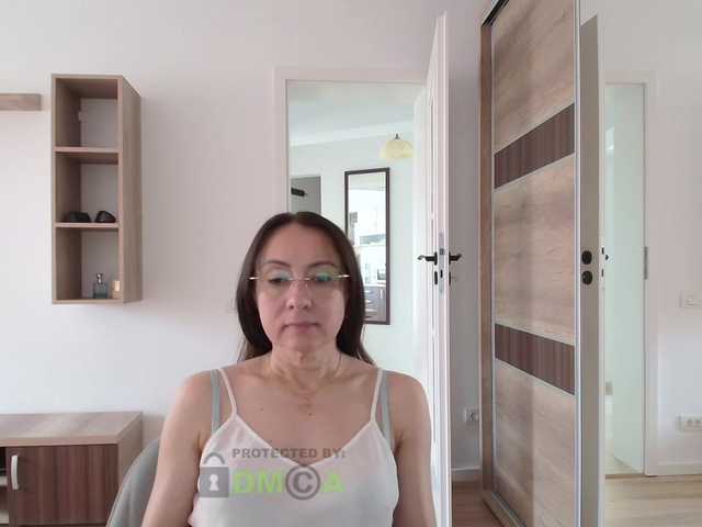dulcesiomar8 live cam on BongaCams