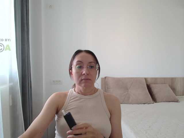 dulcesiomar8 live cam on BongaCams