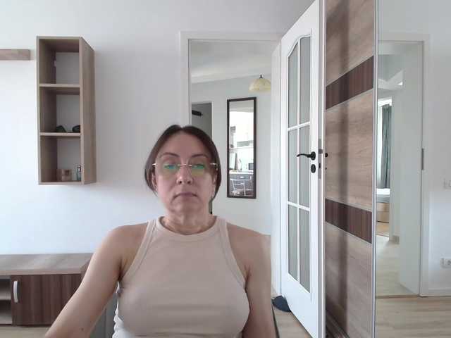 dulcesiomar8 live cam on BongaCams