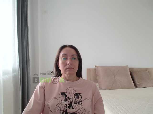 dulcesiomar8 live cam on BongaCams
