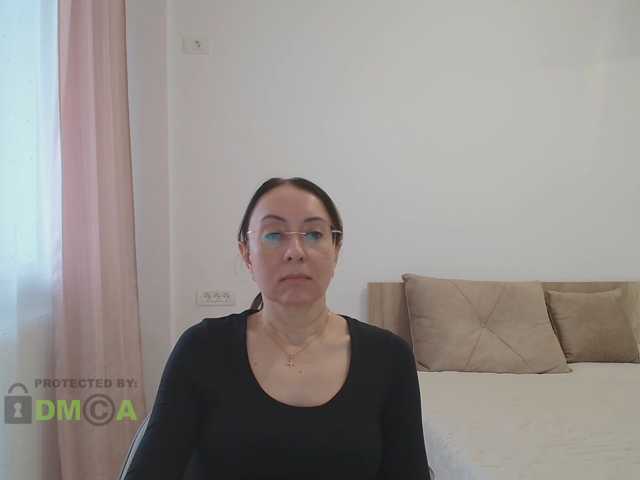 dulcesiomar8 live cam on BongaCams