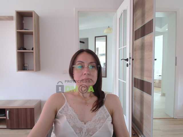 dulcesiomar8 live cam on BongaCams