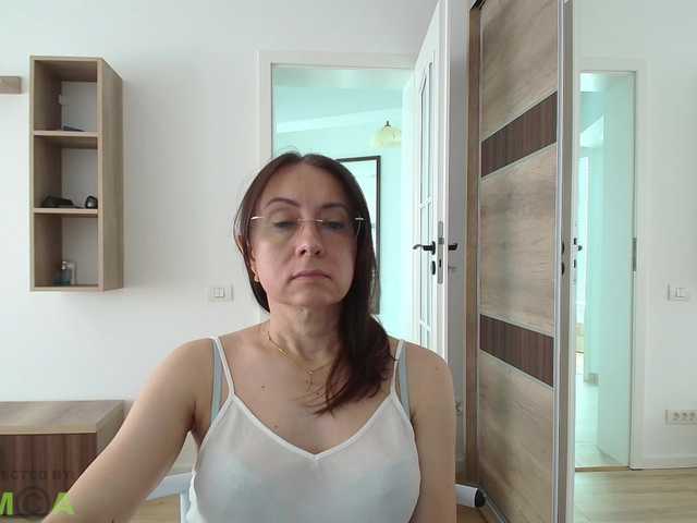 dulcesiomar8 live cam on BongaCams