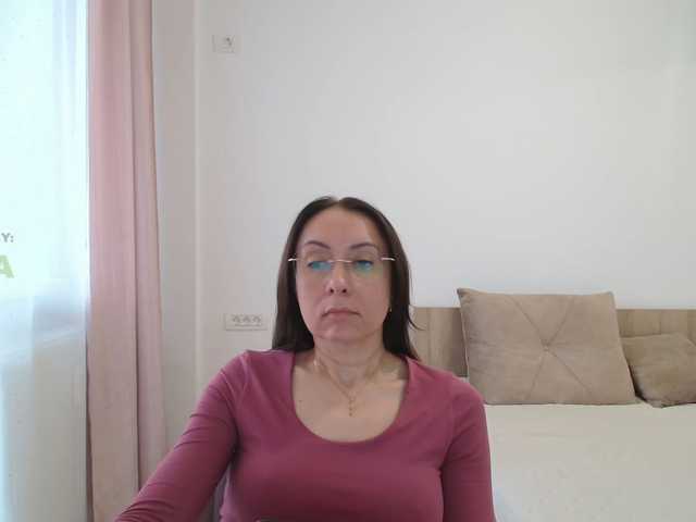 dulcesiomar8 live cam on BongaCams