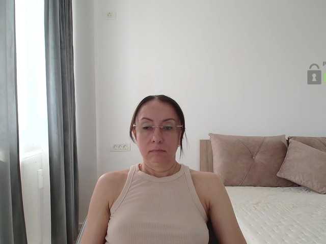 dulcesiomar8 live cam on BongaCams
