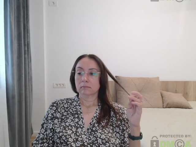 dulcesiomar8 live cam on BongaCams