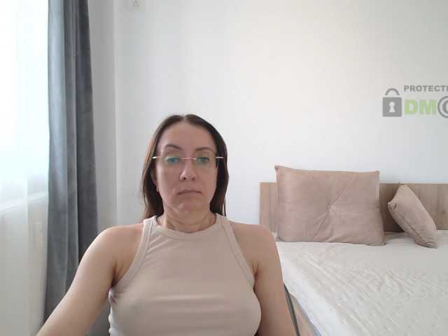 dulcesiomar8 live cam on BongaCams