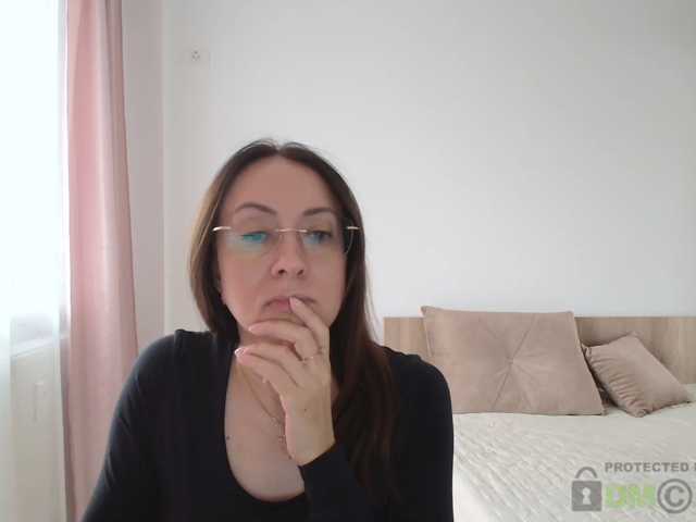 dulcesiomar8 live cam on BongaCams
