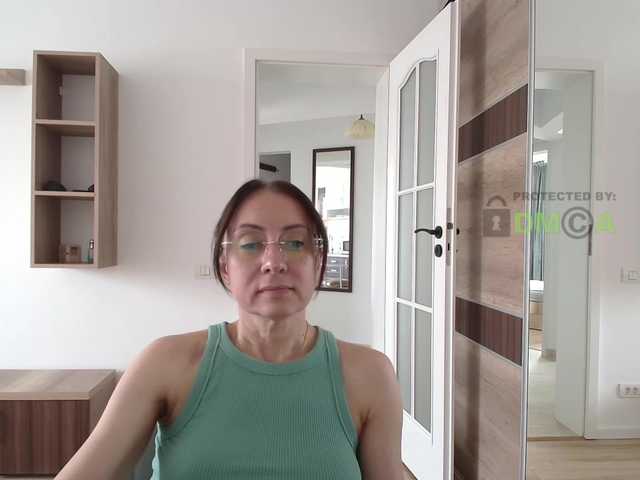 dulcesiomar8 live cam on BongaCams
