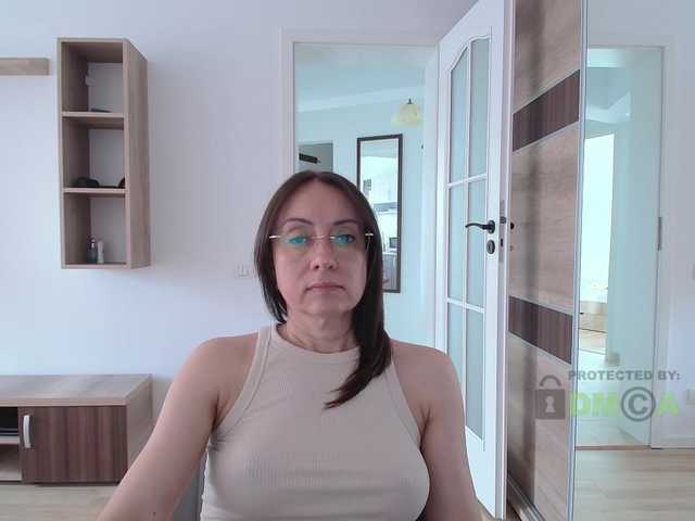 dulcesiomar8 live cam on BongaCams