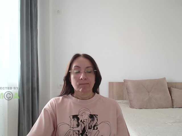 dulcesiomar8 live cam on BongaCams