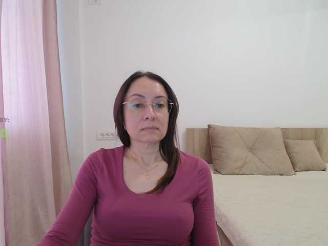 dulcesiomar8 live cam on BongaCams