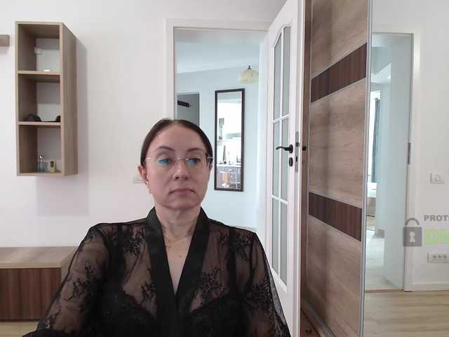 dulcesiomar8 live cam on BongaCams