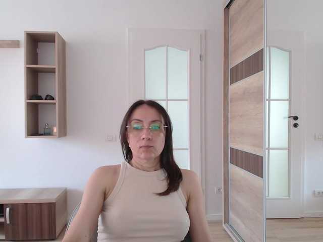 dulcesiomar8 live cam on BongaCams