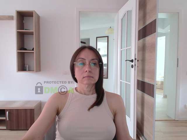 dulcesiomar8 live cam on BongaCams