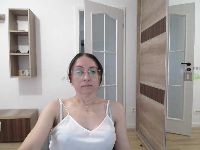 dulcesiomar8 live cam on BongaCams