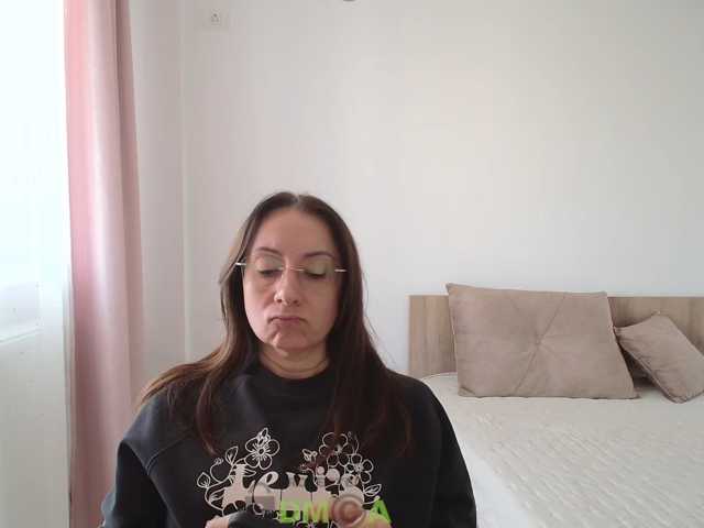 dulcesiomar8 live cam on BongaCams