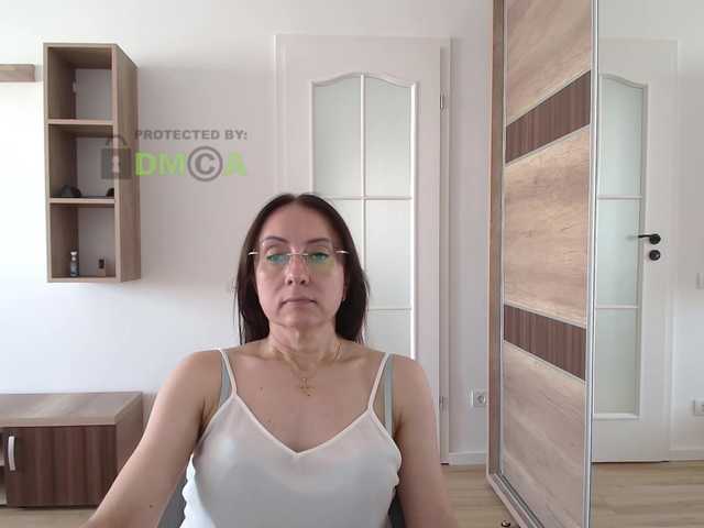 dulcesiomar8 live cam on BongaCams