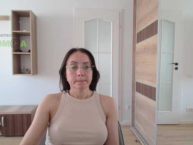 dulcesiomar8 live cam on BongaCams