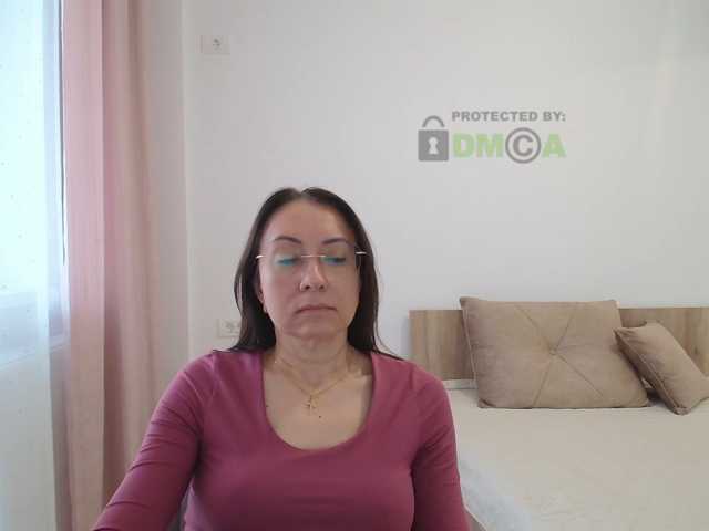 dulcesiomar8 live cam on BongaCams