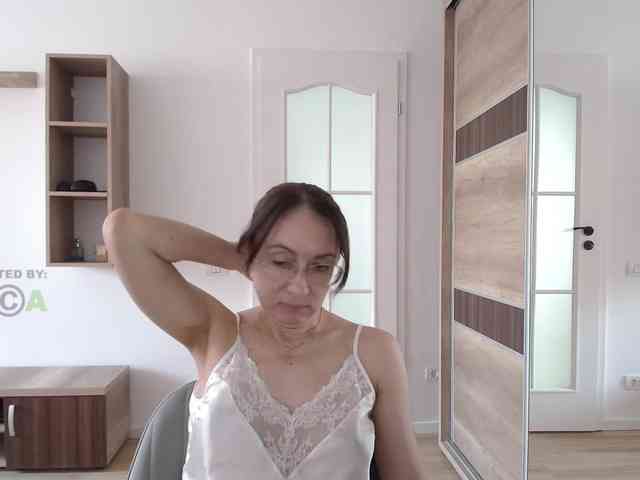 dulcesiomar8 Live Webcam on BongaCams