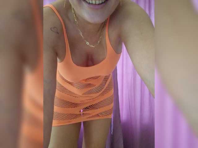 FoxxyAna webcam