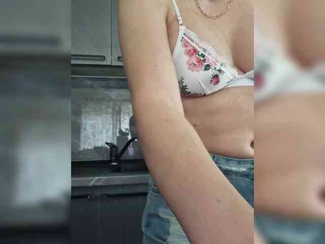FoxxyAna webcam